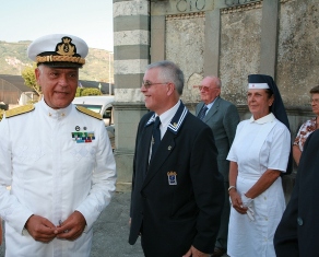 L'Ammiraglio saluta il nostro presidente Pier Angelo Salani. 